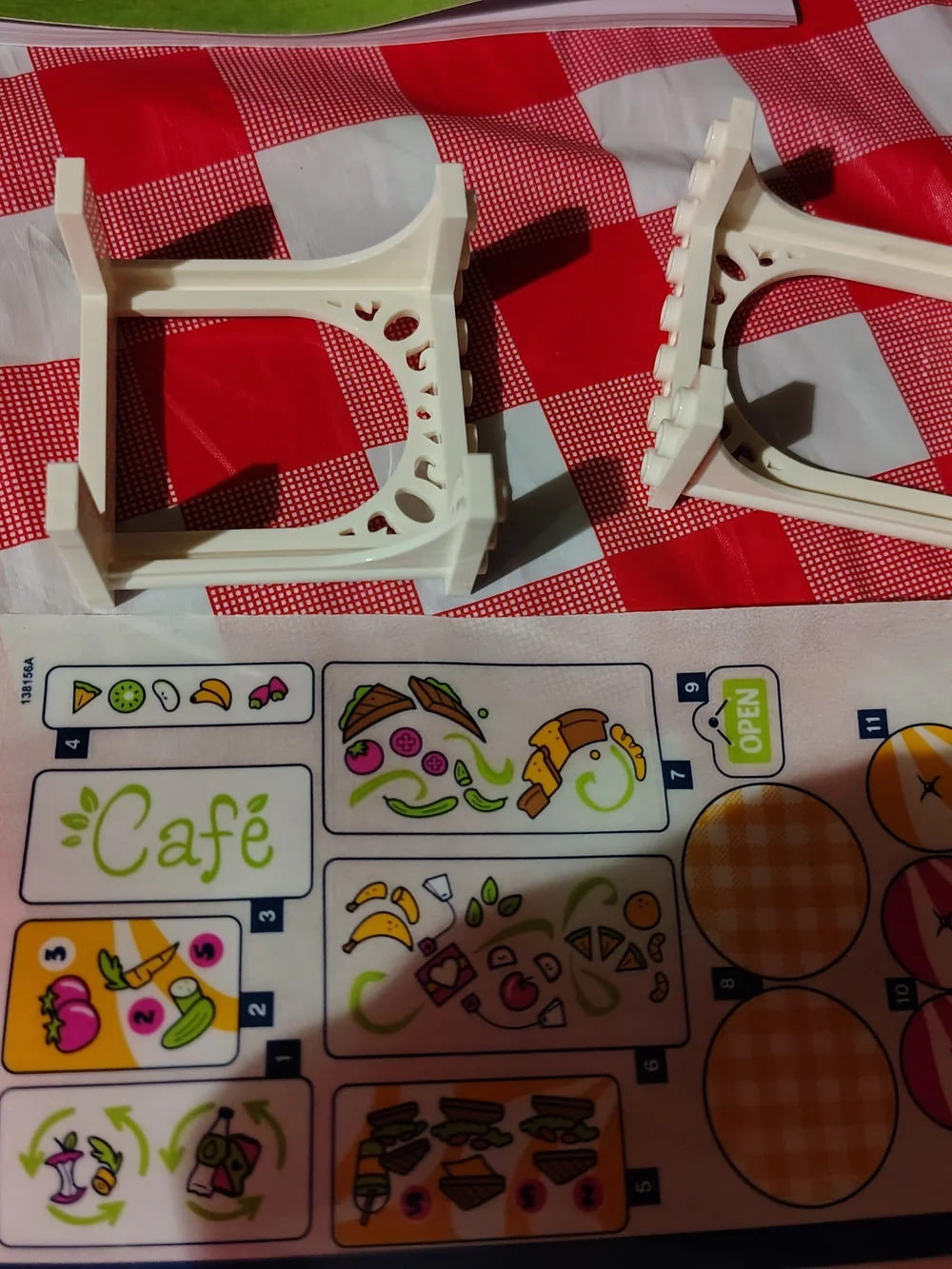 FRIENDS Pink Orange and Green Café Building Set